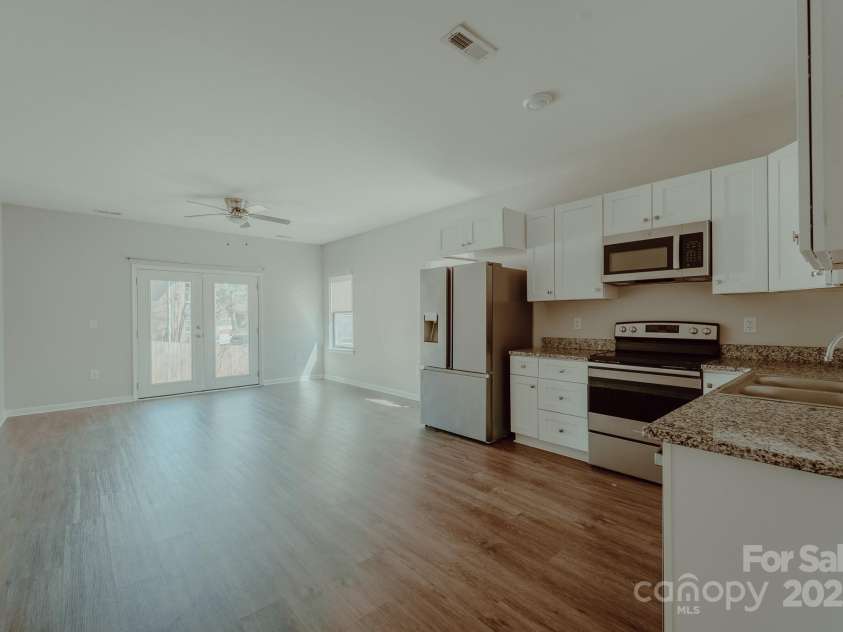 945 3rd Street Place, Hickory, NC 28602.  MLS# CAR4234609, YatesRealty ID 4863. 