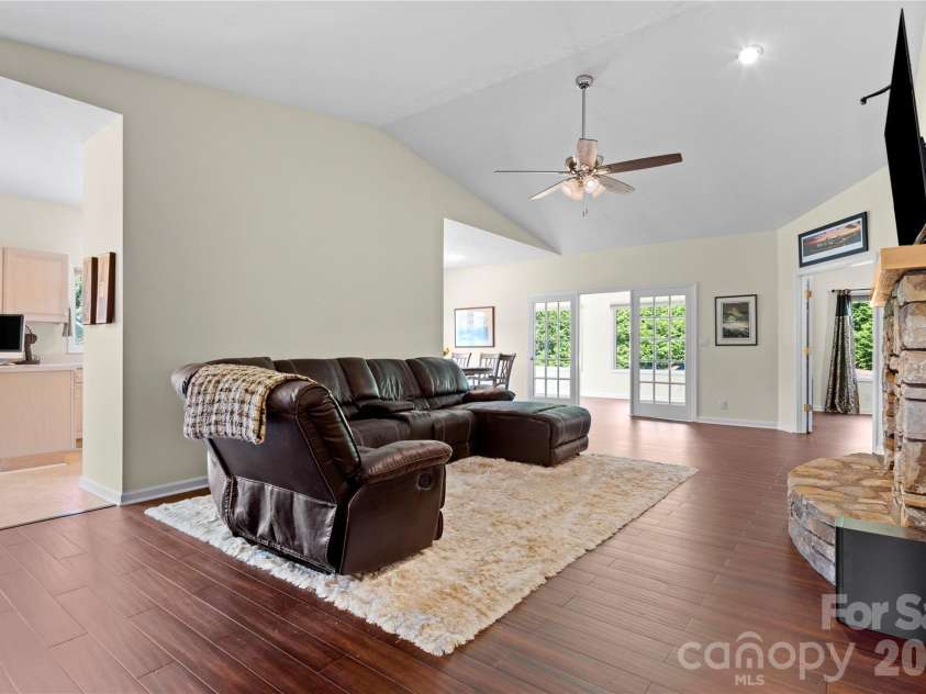 14 Country Meadows Lane, Hendersonville, NC 28792.  MLS# CAR4421252, YatesRealty ID 48631. 