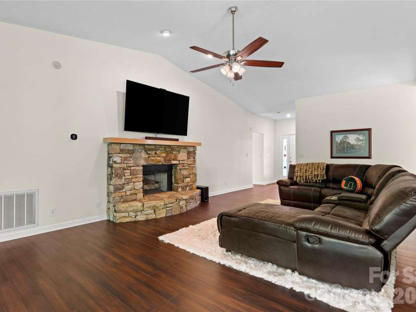 14 Country Meadows Lane, Hendersonville, NC 28792.  MLS# CAR4421252, YatesRealty ID 48631. 