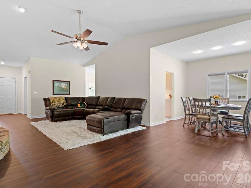 14 Country Meadows Lane, Hendersonville, NC 28792.  MLS# CAR4421252, YatesRealty ID 48631. 