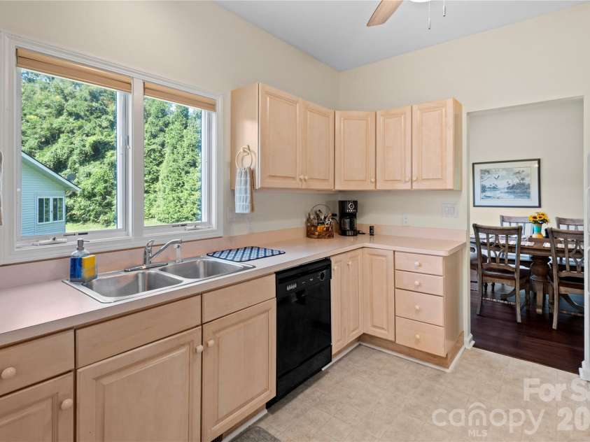 14 Country Meadows Lane, Hendersonville, NC 28792.  MLS# CAR4421252, YatesRealty ID 48631. 