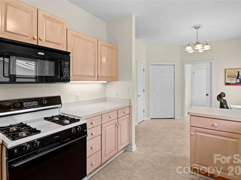 14 Country Meadows Lane, Hendersonville, NC 28792.  MLS# CAR4421252, YatesRealty ID 48631. 