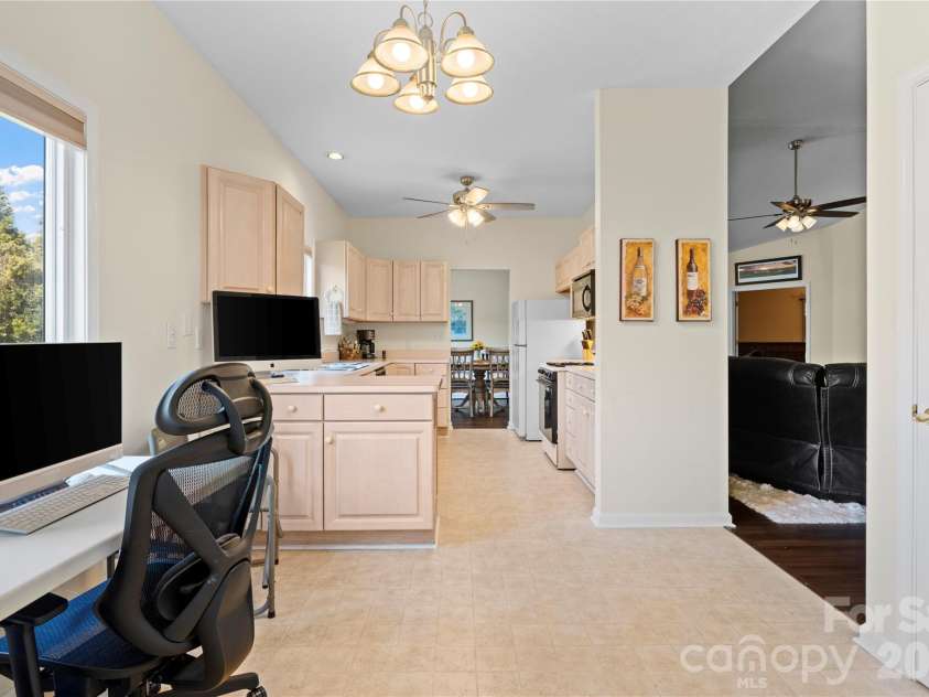 14 Country Meadows Lane, Hendersonville, NC 28792.  MLS# CAR4421252, YatesRealty ID 48631. 