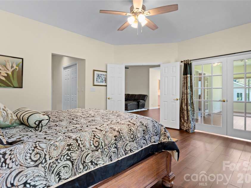 14 Country Meadows Lane, Hendersonville, NC 28792.  MLS# CAR4421252, YatesRealty ID 48631. 