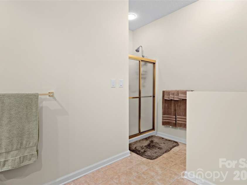 14 Country Meadows Lane, Hendersonville, NC 28792.  MLS# CAR4421252, YatesRealty ID 48631. 