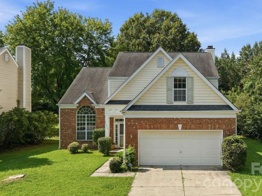 11215 Longhedge Lane, Charlotte, NC 28273.  MLS# CAR4410596, YatesRealty ID 48632. 