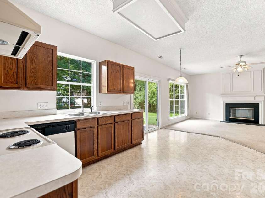 11215 Longhedge Lane, Charlotte, NC 28273.  MLS# CAR4410596, YatesRealty ID 48632. 