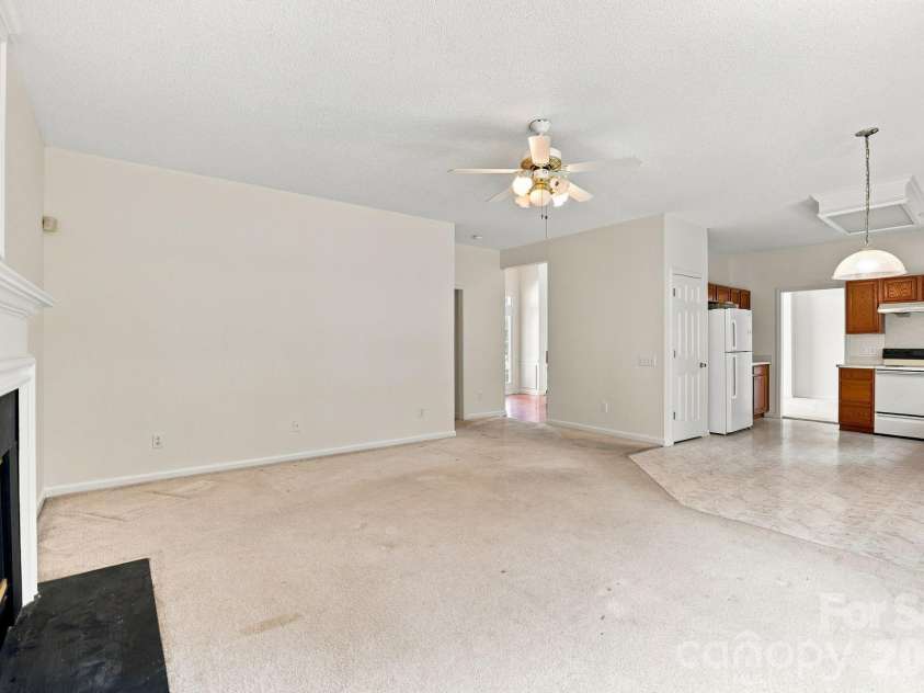 11215 Longhedge Lane, Charlotte, NC 28273.  MLS# CAR4410596, YatesRealty ID 48632. 