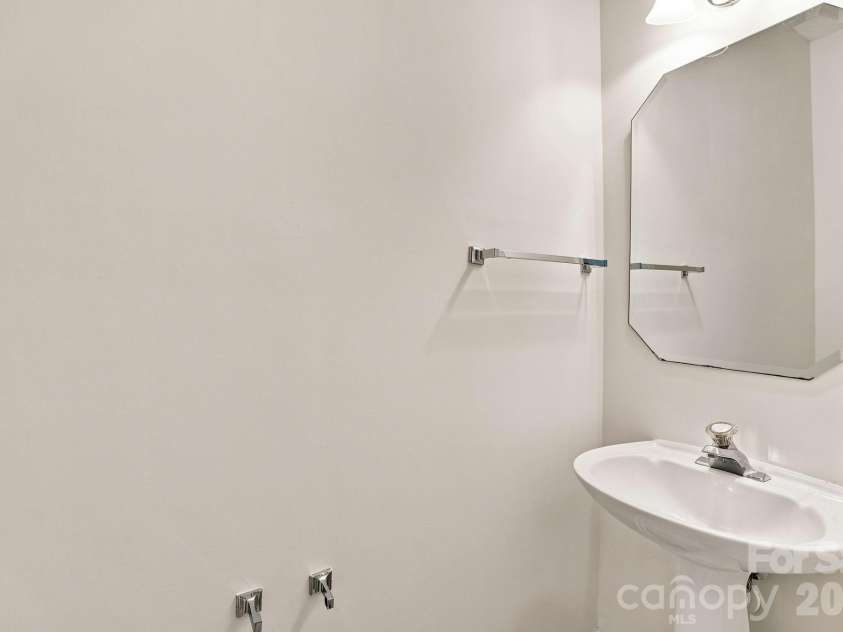 11215 Longhedge Lane, Charlotte, NC 28273.  MLS# CAR4410596, YatesRealty ID 48632. 