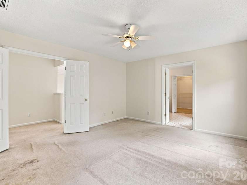 11215 Longhedge Lane, Charlotte, NC 28273.  MLS# CAR4410596, YatesRealty ID 48632. 