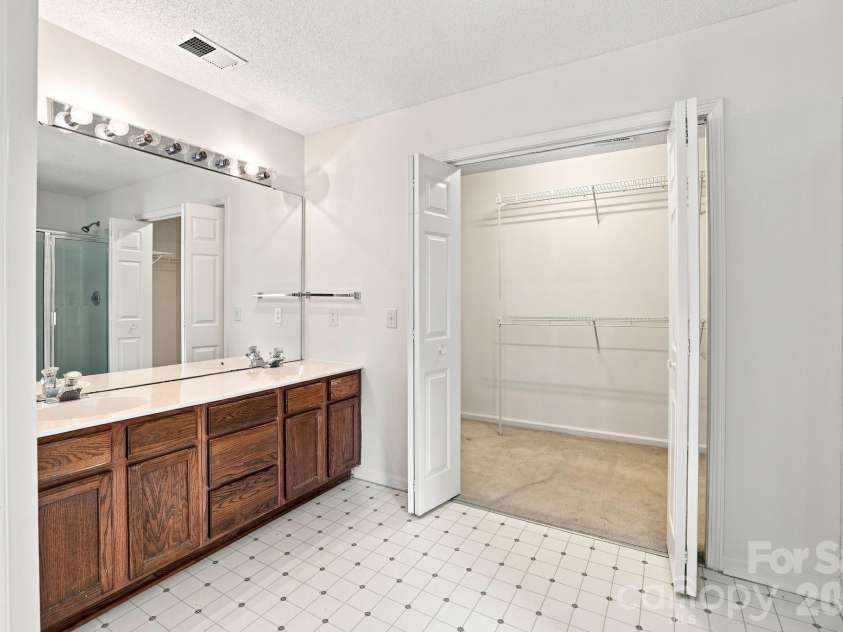 11215 Longhedge Lane, Charlotte, NC 28273.  MLS# CAR4410596, YatesRealty ID 48632. 