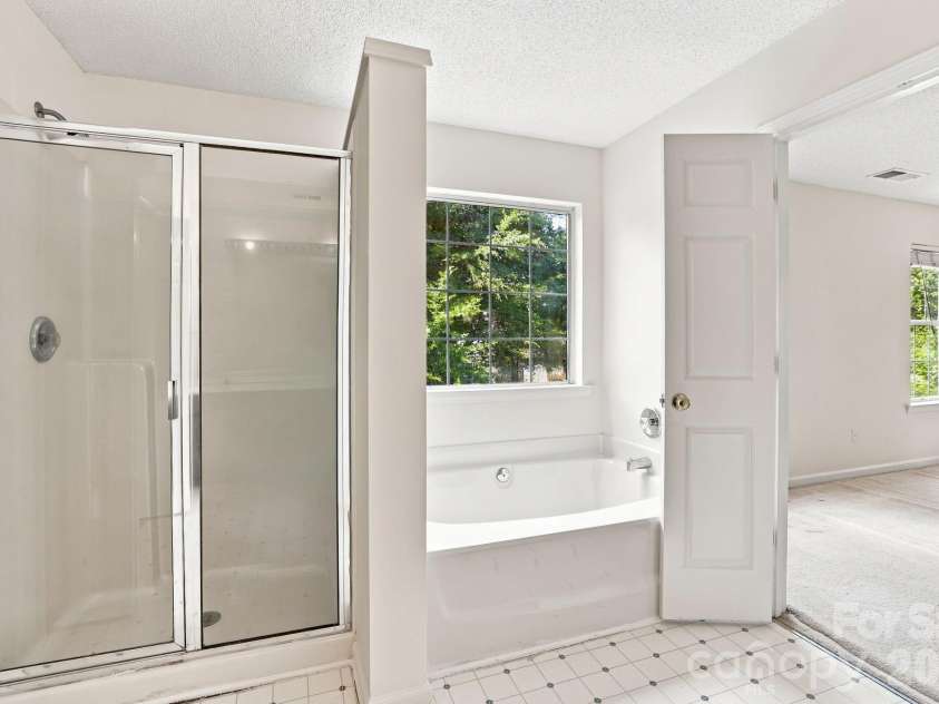 11215 Longhedge Lane, Charlotte, NC 28273.  MLS# CAR4410596, YatesRealty ID 48632. 