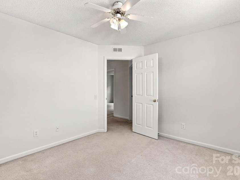 11215 Longhedge Lane, Charlotte, NC 28273.  MLS# CAR4410596, YatesRealty ID 48632. 