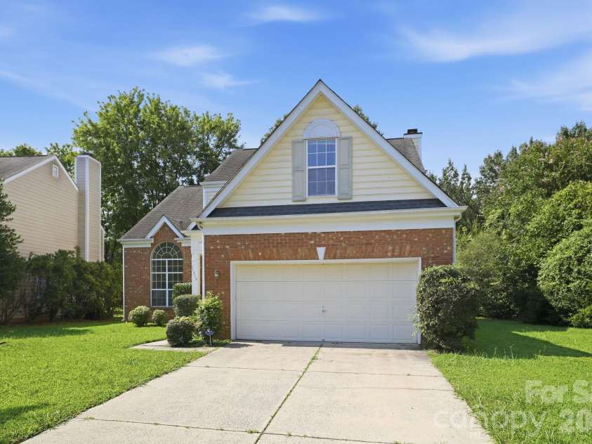 11215 Longhedge Lane, Charlotte, NC 28273.  MLS# CAR4410596, YatesRealty ID 48632. 