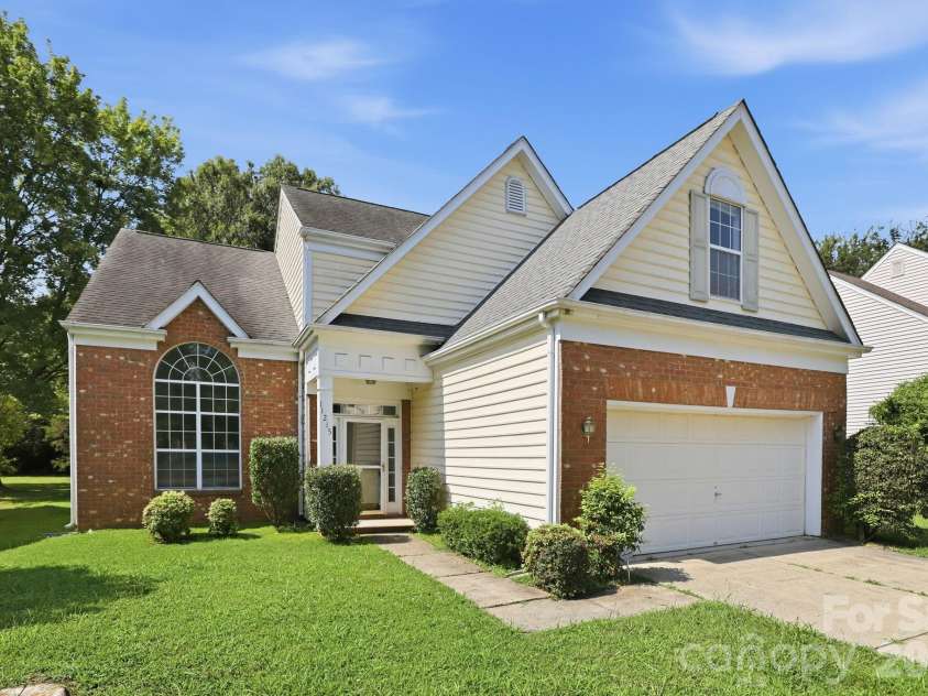 11215 Longhedge Lane, Charlotte, NC 28273.  MLS# CAR4410596, YatesRealty ID 48632. 