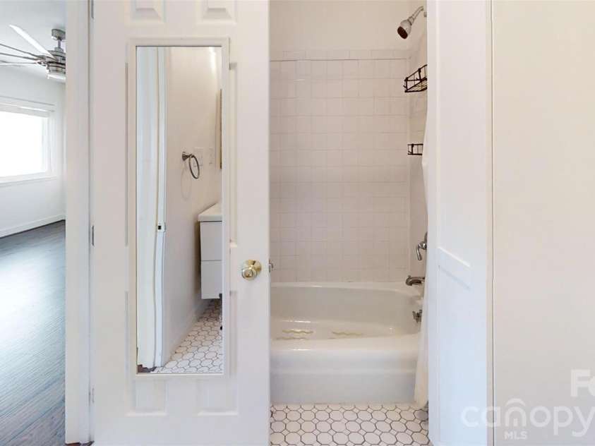 8014 Westcape Drive, Denver, NC 28037.  MLS# CAR4419153, YatesRealty ID 48633. 
