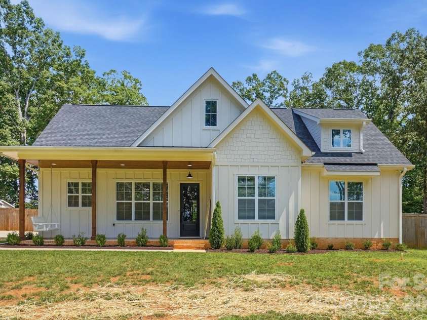 369 Sunderland Road, Belmont, NC 28012.  MLS# CAR4420473, YatesRealty ID 48634. 