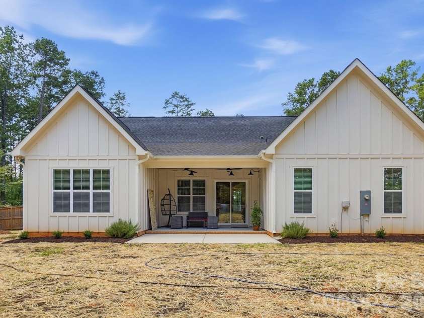 369 Sunderland Road, Belmont, NC 28012.  MLS# CAR4420473, YatesRealty ID 48634. 