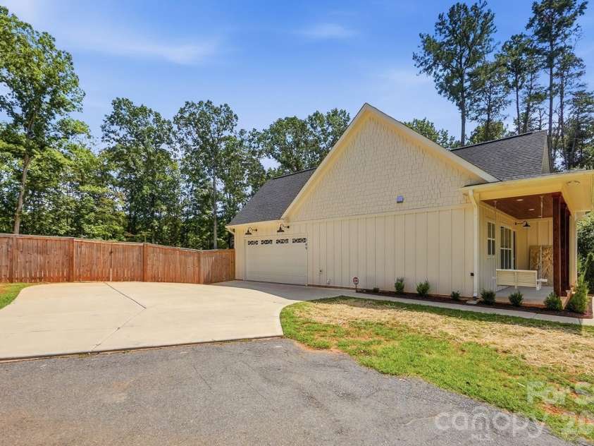 369 Sunderland Road, Belmont, NC 28012.  MLS# CAR4420473, YatesRealty ID 48634. 