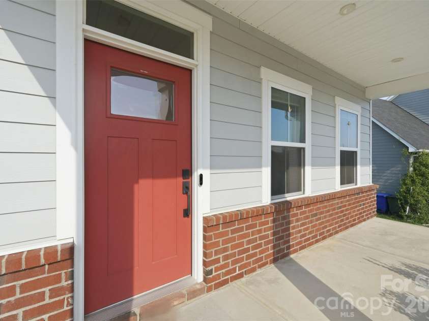 11124 Vanguard Parkway, Huntersville, NC 28078.  MLS# CAR4421110, YatesRealty ID 48635. 