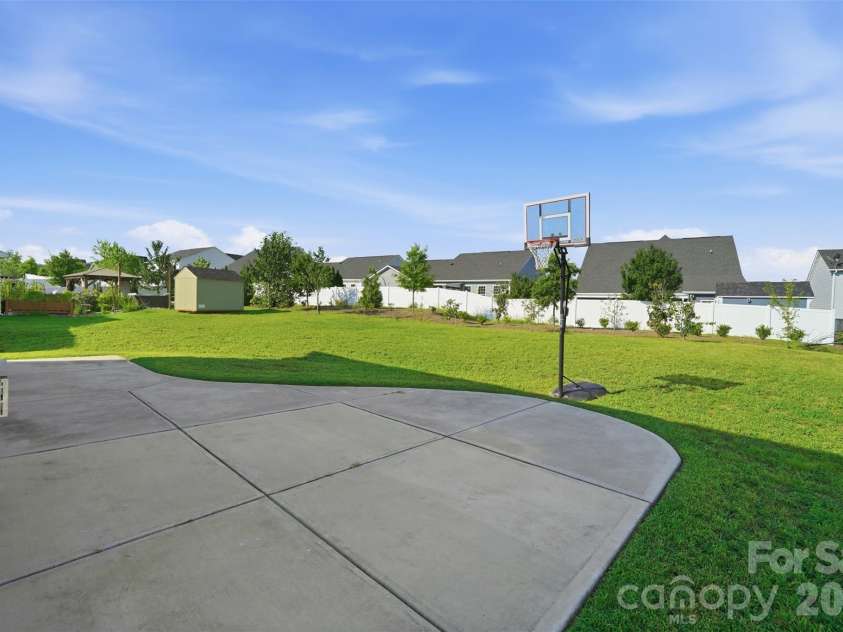 11124 Vanguard Parkway, Huntersville, NC 28078.  MLS# CAR4421110, YatesRealty ID 48635. 