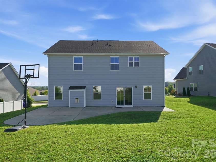 11124 Vanguard Parkway, Huntersville, NC 28078.  MLS# CAR4421110, YatesRealty ID 48635. 