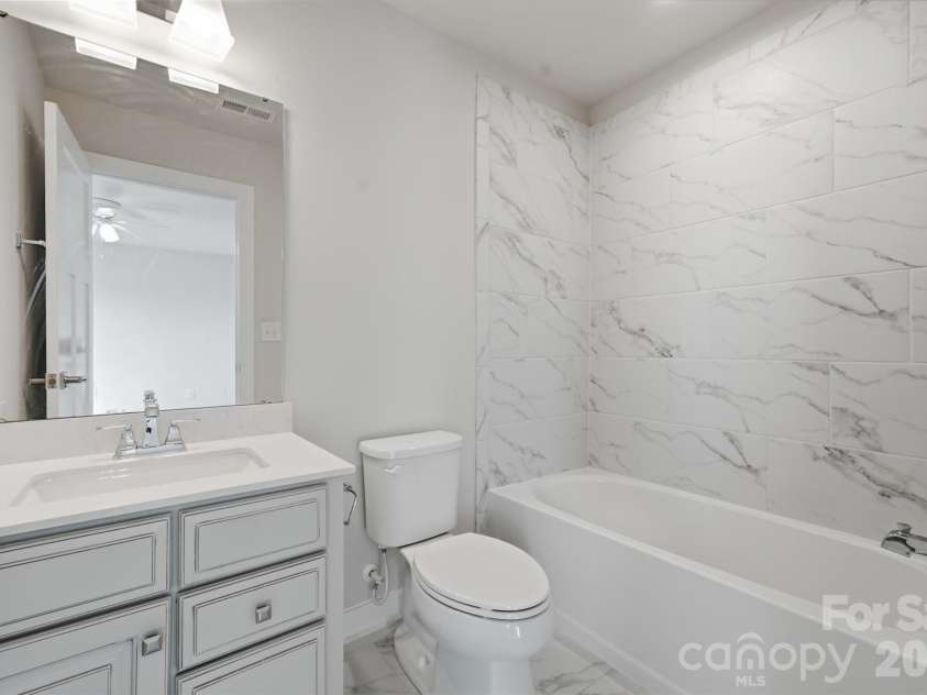 11124 Vanguard Parkway, Huntersville, NC 28078.  MLS# CAR4421110, YatesRealty ID 48635. Bathroom 3