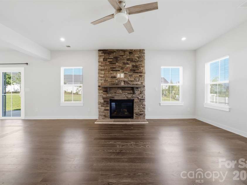 11124 Vanguard Parkway, Huntersville, NC 28078.  MLS# CAR4421110, YatesRealty ID 48635. Great Room