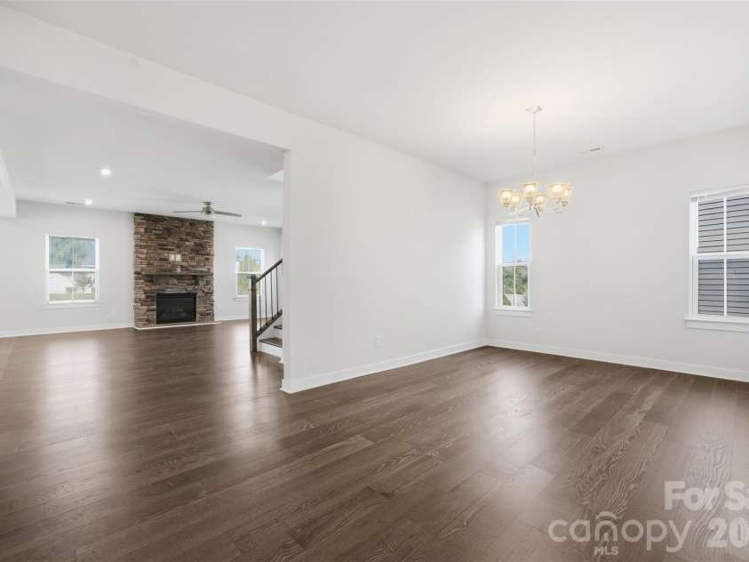 11124 Vanguard Parkway, Huntersville, NC 28078.  MLS# CAR4421110, YatesRealty ID 48635. Main Floor Walkway
