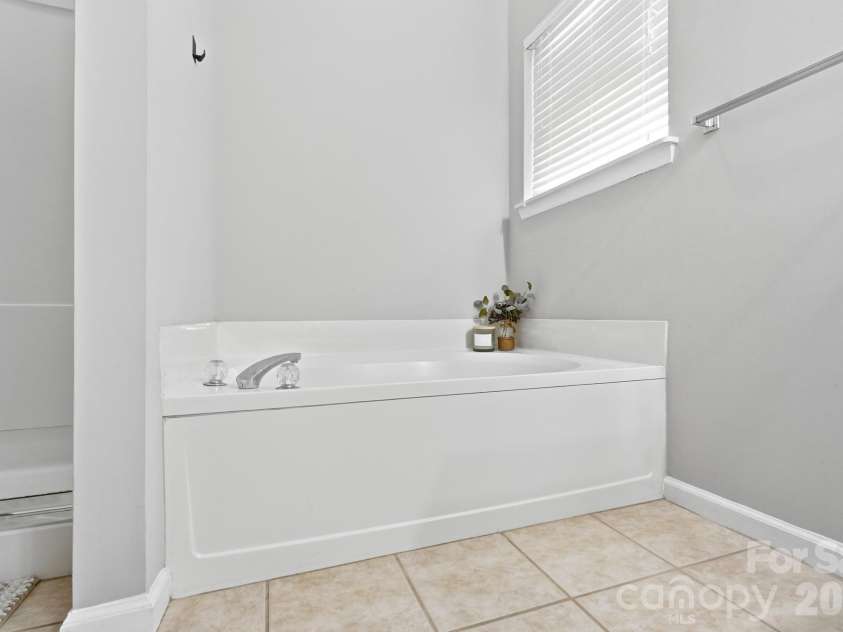 1636 Heather Glen Road, Kannapolis, NC 28081.  MLS# CAR4421469, YatesRealty ID 48636. 