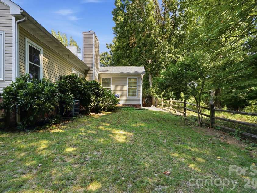 1636 Heather Glen Road, Kannapolis, NC 28081.  MLS# CAR4421469, YatesRealty ID 48636. 