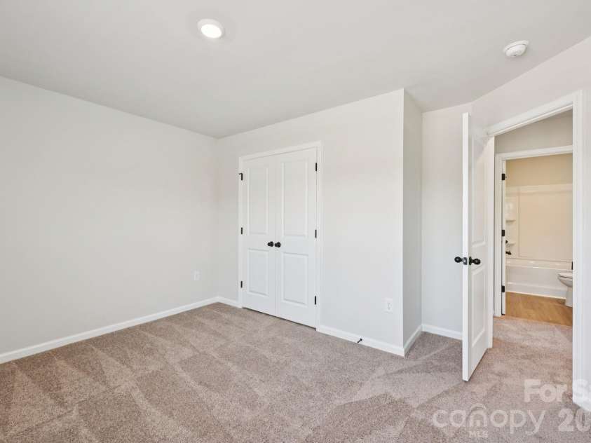 818 Willow Estates Drive, Shelby, NC 28150.  MLS# CAR4374018, YatesRealty ID 48639. 