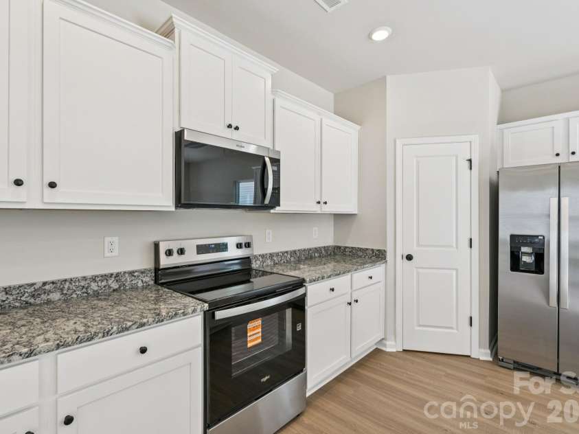 818 Willow Estates Drive, Shelby, NC 28150.  MLS# CAR4374018, YatesRealty ID 48639. 