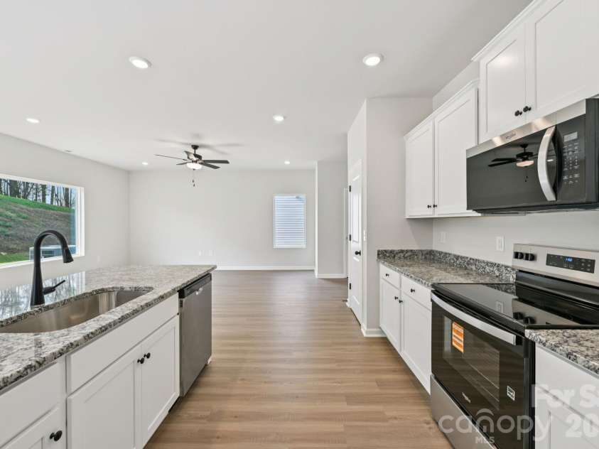 818 Willow Estates Drive, Shelby, NC 28150.  MLS# CAR4374018, YatesRealty ID 48639. 