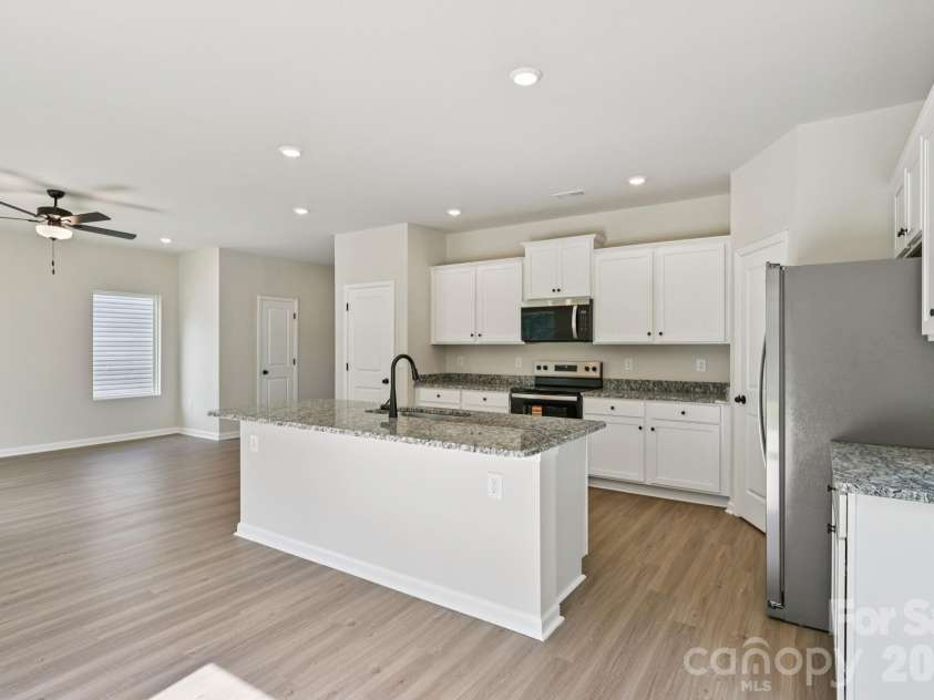818 Willow Estates Drive, Shelby, NC 28150.  MLS# CAR4374018, YatesRealty ID 48639. 