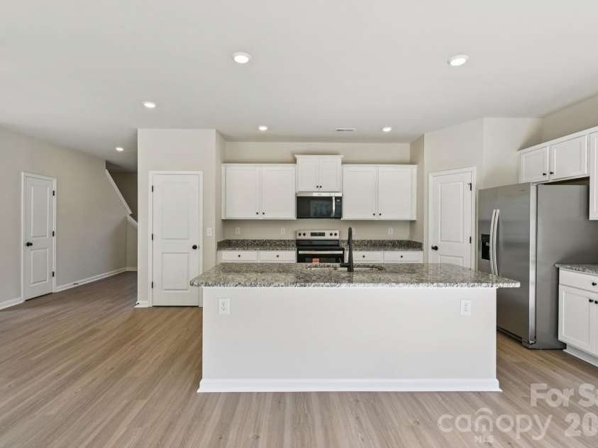 818 Willow Estates Drive, Shelby, NC 28150.  MLS# CAR4374018, YatesRealty ID 48639. 