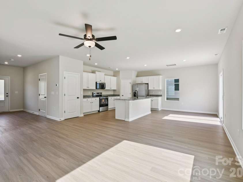 818 Willow Estates Drive, Shelby, NC 28150.  MLS# CAR4374018, YatesRealty ID 48639. 