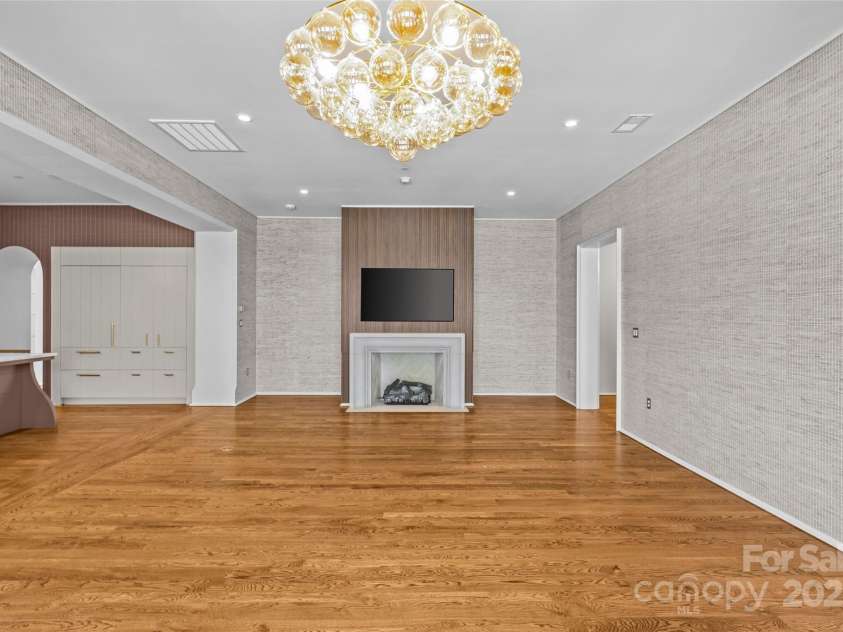 1172 Queens Road, Charlotte, NC 28207.  MLS# CAR4296406, YatesRealty ID 4864. 