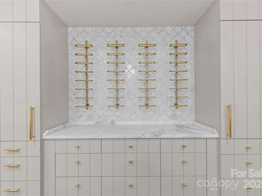 1172 Queens Road, Charlotte, NC 28207.  MLS# CAR4296406, YatesRealty ID 4864. 