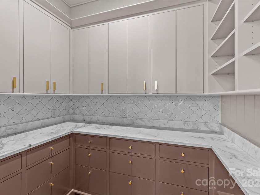 1172 Queens Road, Charlotte, NC 28207.  MLS# CAR4296406, YatesRealty ID 4864. 