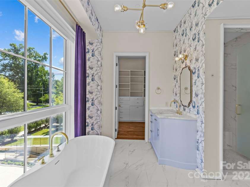 1172 Queens Road, Charlotte, NC 28207.  MLS# CAR4296406, YatesRealty ID 4864. 