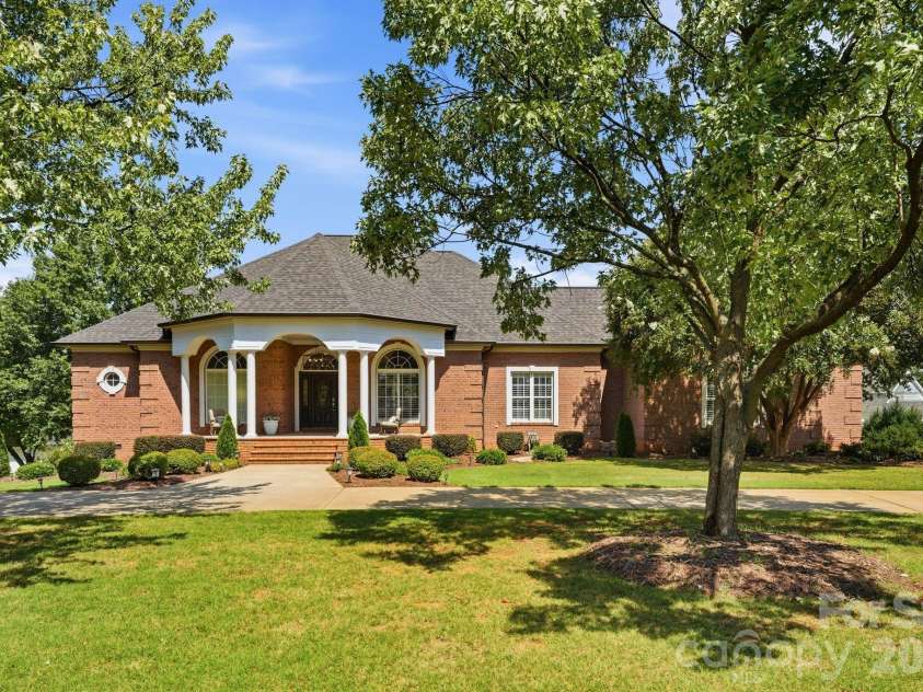 459 Valley Run Drive, Waxhaw, NC 28173.  MLS# CAR4420885, YatesRealty ID 48640. 