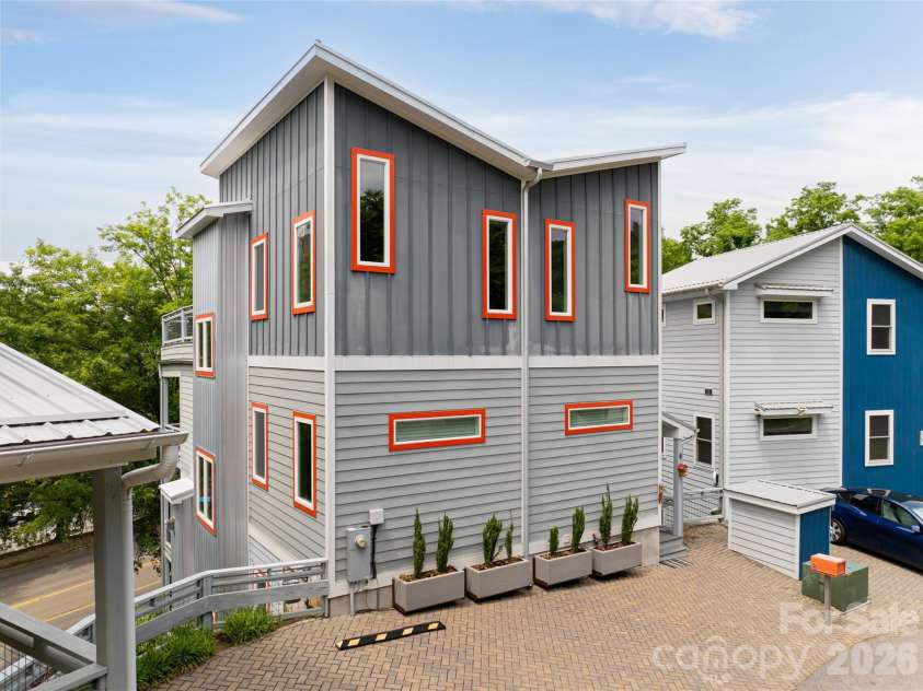 8 Birdhouse Row, Asheville, NC 28801.  MLS# CAR4420477, YatesRealty ID 48642. 