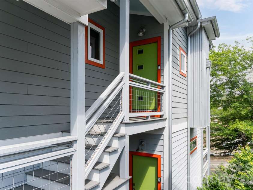 8 Birdhouse Row, Asheville, NC 28801.  MLS# CAR4420477, YatesRealty ID 48642. 
