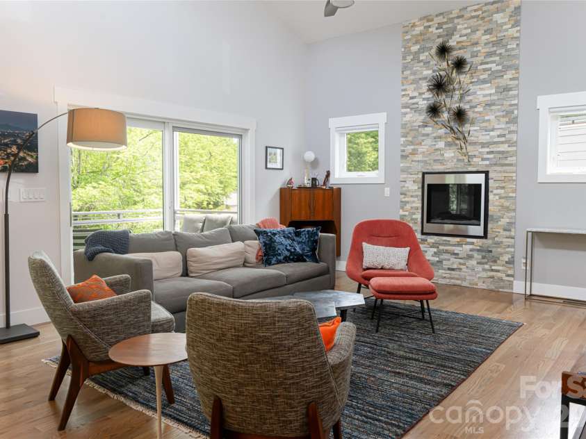 8 Birdhouse Row, Asheville, NC 28801.  MLS# CAR4420477, YatesRealty ID 48642. 