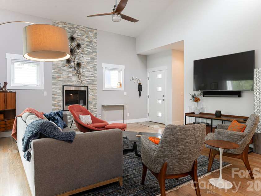 8 Birdhouse Row, Asheville, NC 28801.  MLS# CAR4420477, YatesRealty ID 48642. 