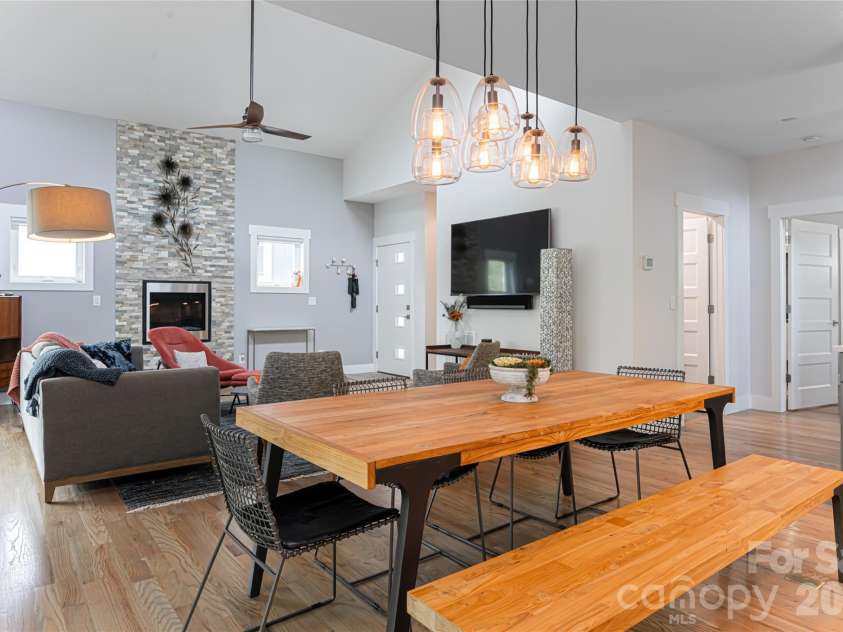 8 Birdhouse Row, Asheville, NC 28801.  MLS# CAR4420477, YatesRealty ID 48642. 