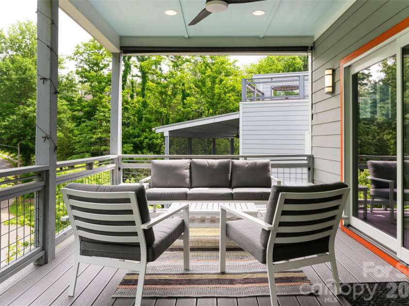 8 Birdhouse Row, Asheville, NC 28801.  MLS# CAR4420477, YatesRealty ID 48642. 