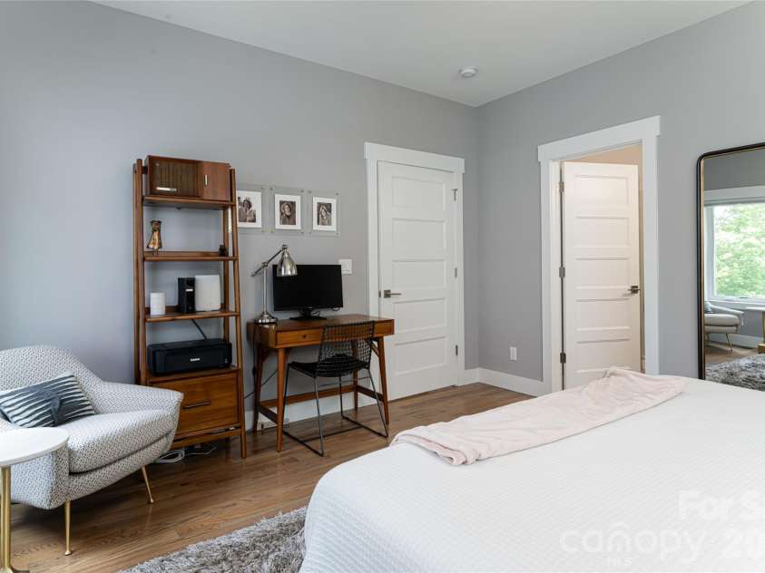 8 Birdhouse Row, Asheville, NC 28801.  MLS# CAR4420477, YatesRealty ID 48642. 