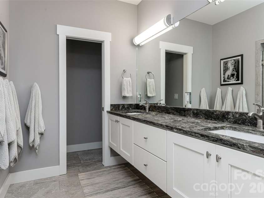 8 Birdhouse Row, Asheville, NC 28801.  MLS# CAR4420477, YatesRealty ID 48642. 